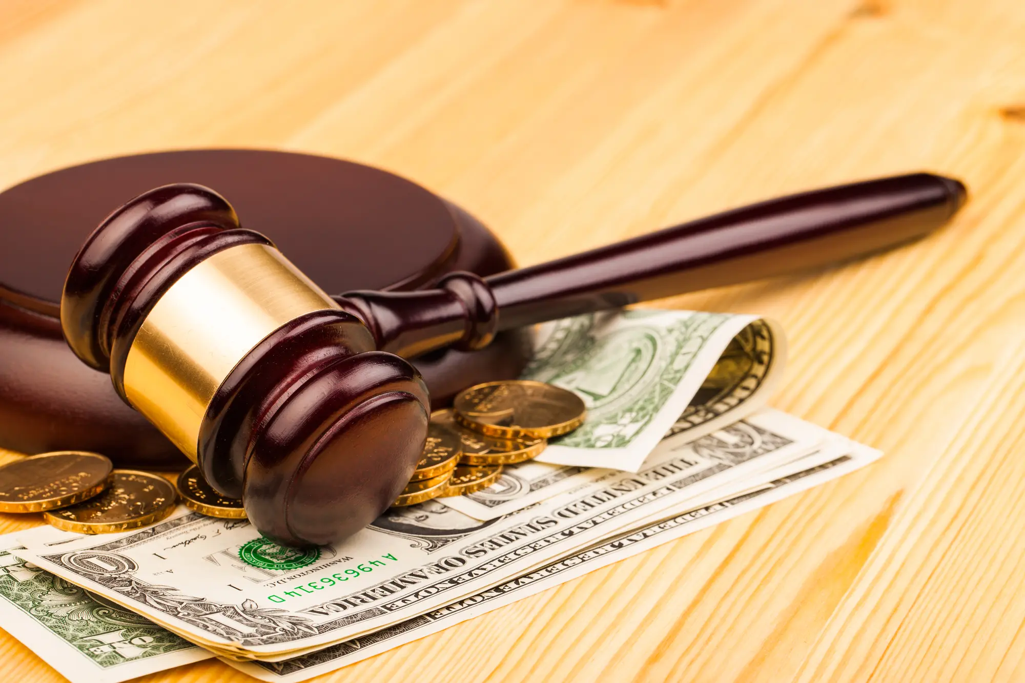 Can’t Pay Your Debts? A Debt Settlement Lawyer May Help