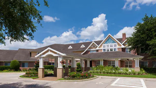 Find the Perfect Senior Living Apartments & Assisted Living Options Near You