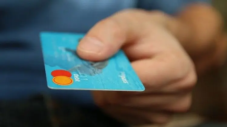 Vantagens e Desvantagens do Cartão de Crédito no Brasil
